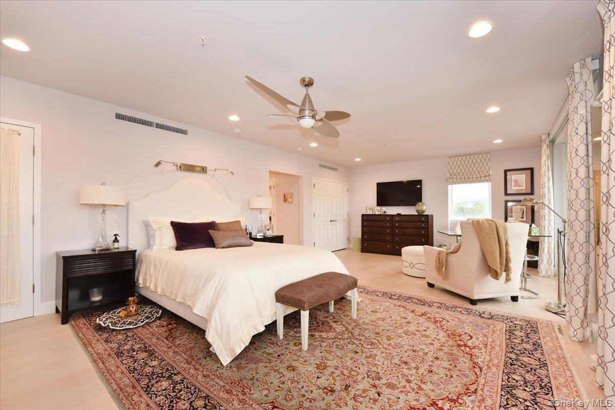 100 Harbor View Drive 401 Property Photo 13