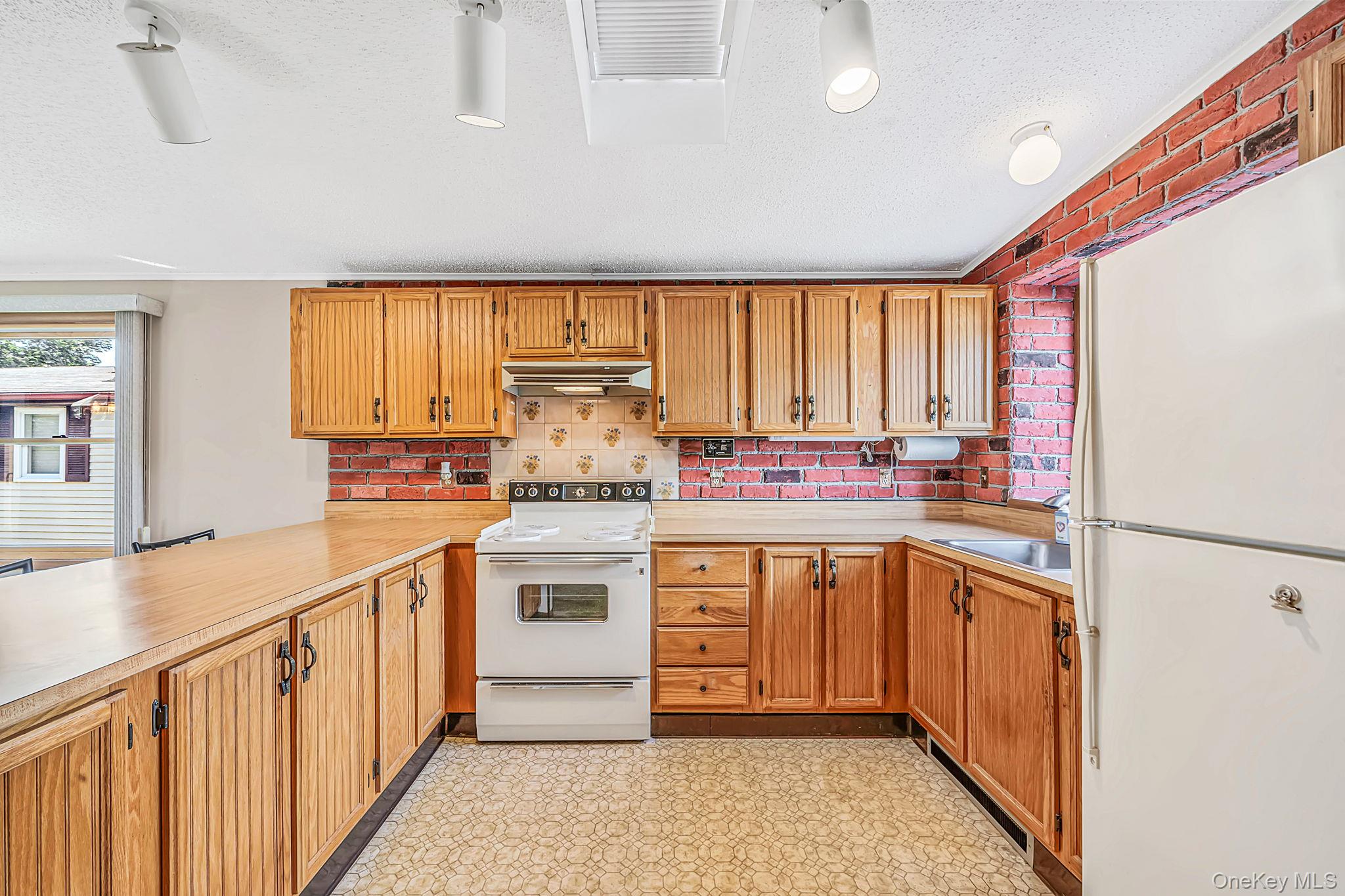 17 Dogwood Lane Property Photo 3