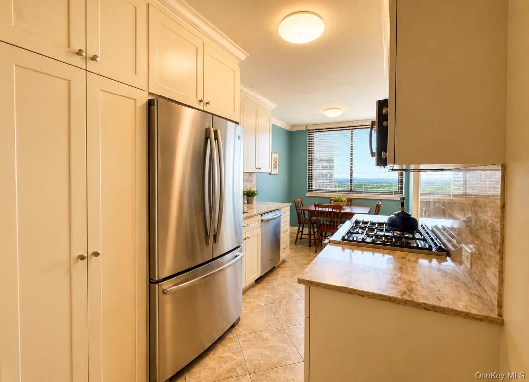 26910 Grand Central Parkway 30d Property Photo 15