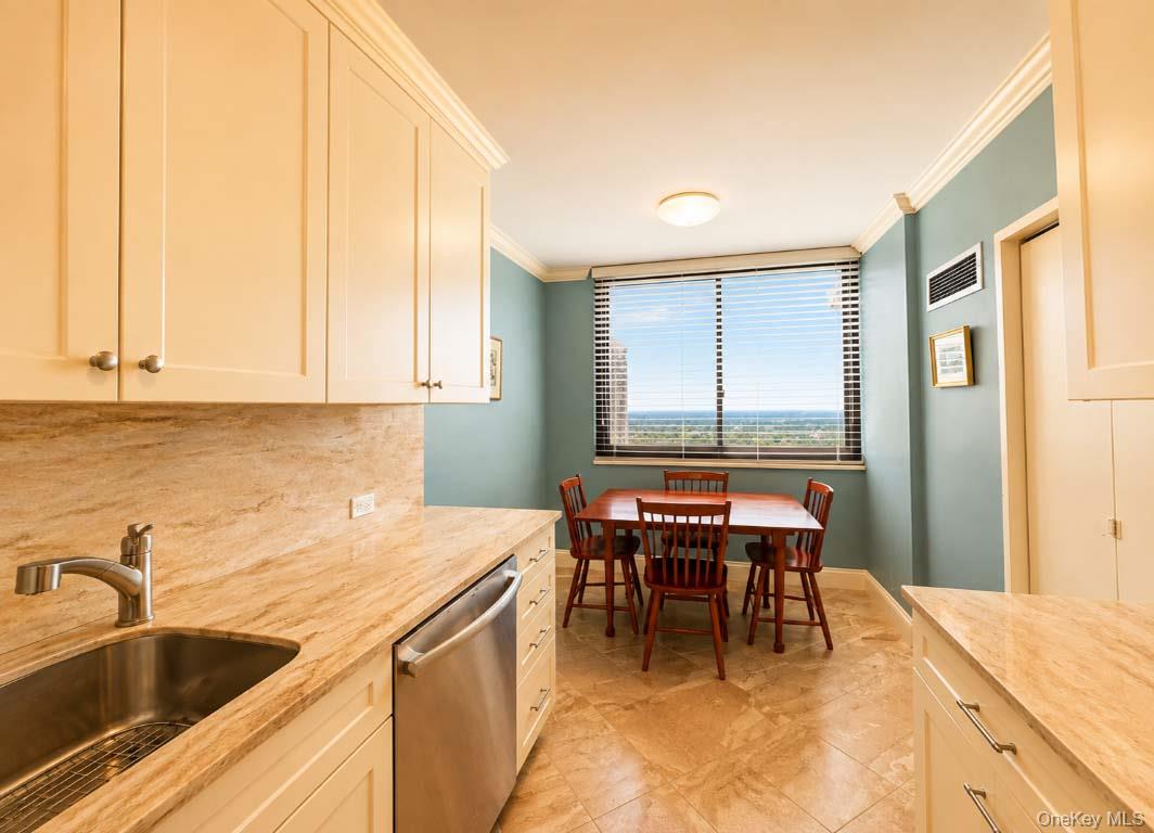 26910 Grand Central Parkway 30d Property Photo 16