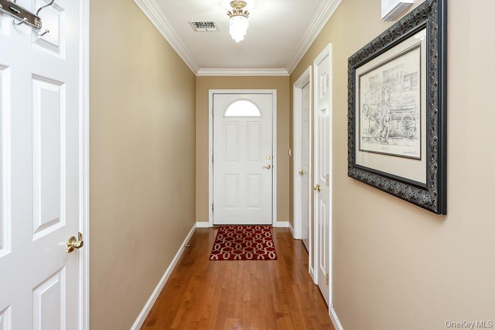 1039 Savoy Drive Property Photo 3