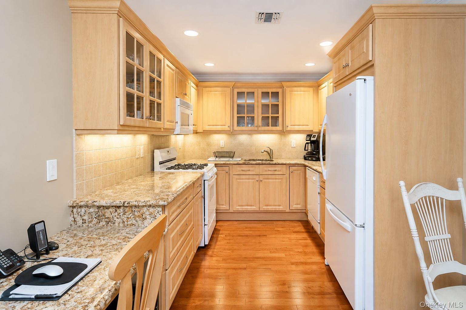 1039 Savoy Drive Property Photo 7
