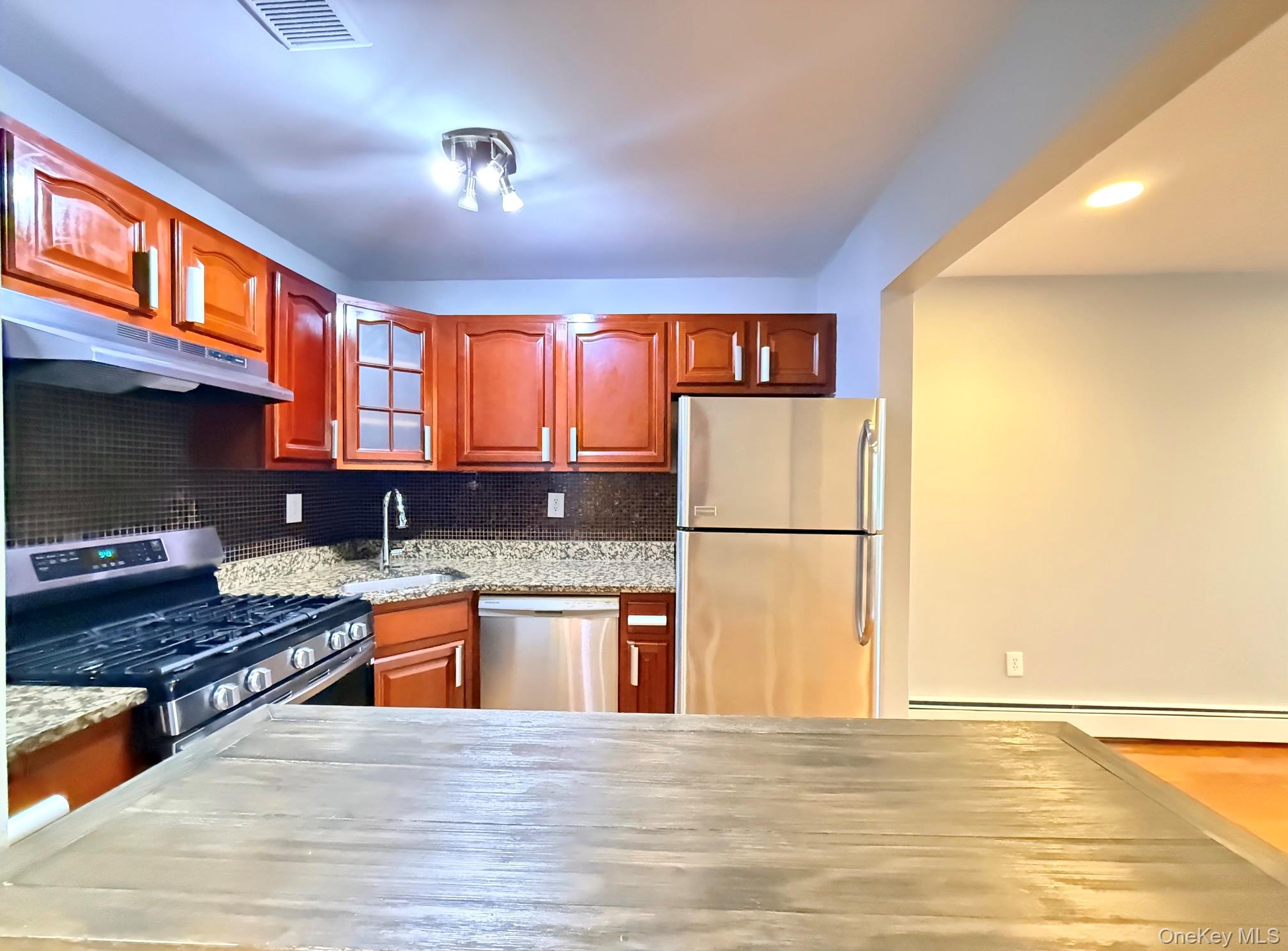6542 Metropolitan Avenue Property Photo 4