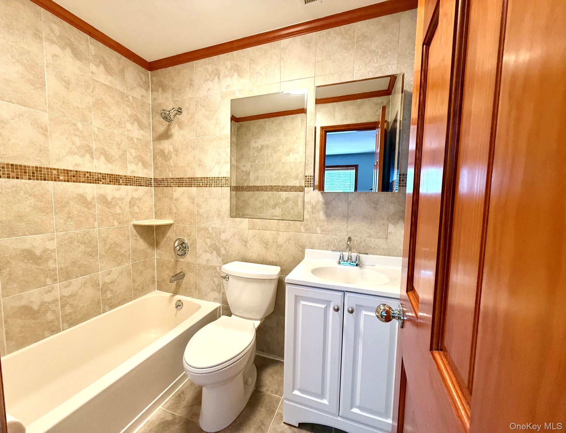 6542 Metropolitan Avenue Property Photo 5
