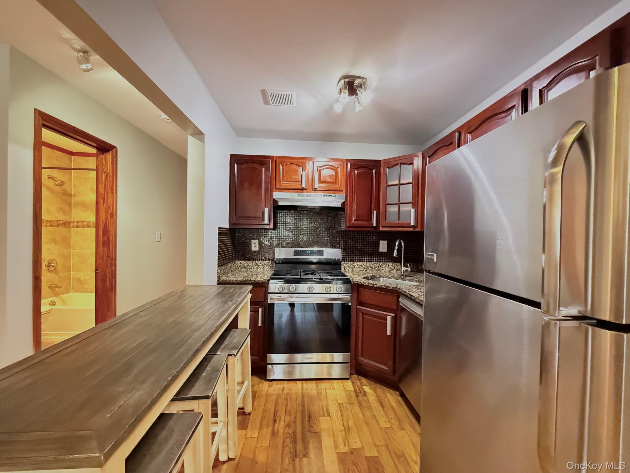 6542 Metropolitan Avenue Property Photo 9