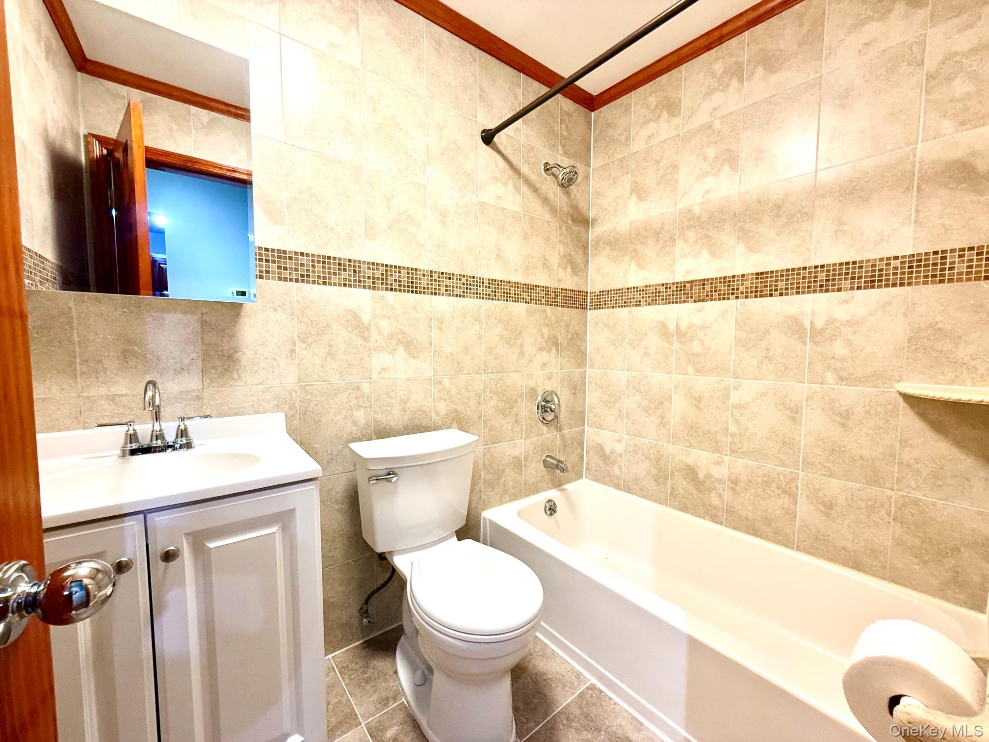 6542 Metropolitan Avenue Property Photo 10
