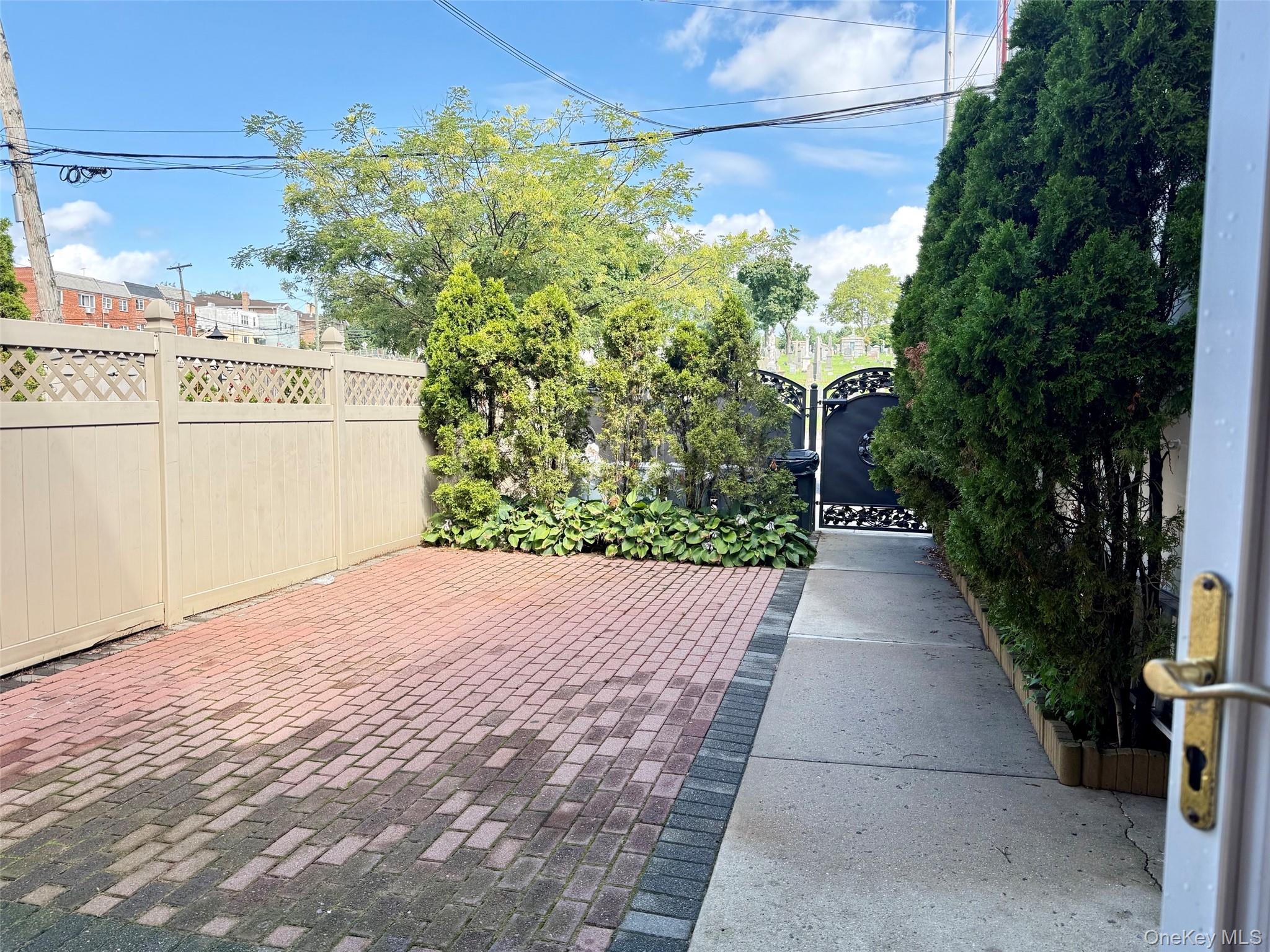 6542 Metropolitan Avenue Property Photo 16