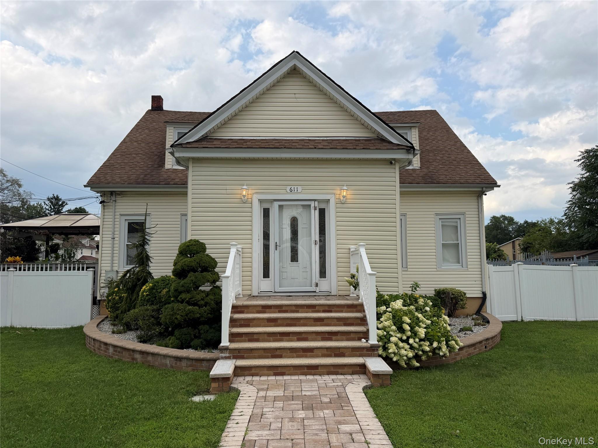 611 Park Avenue Property Photo 1
