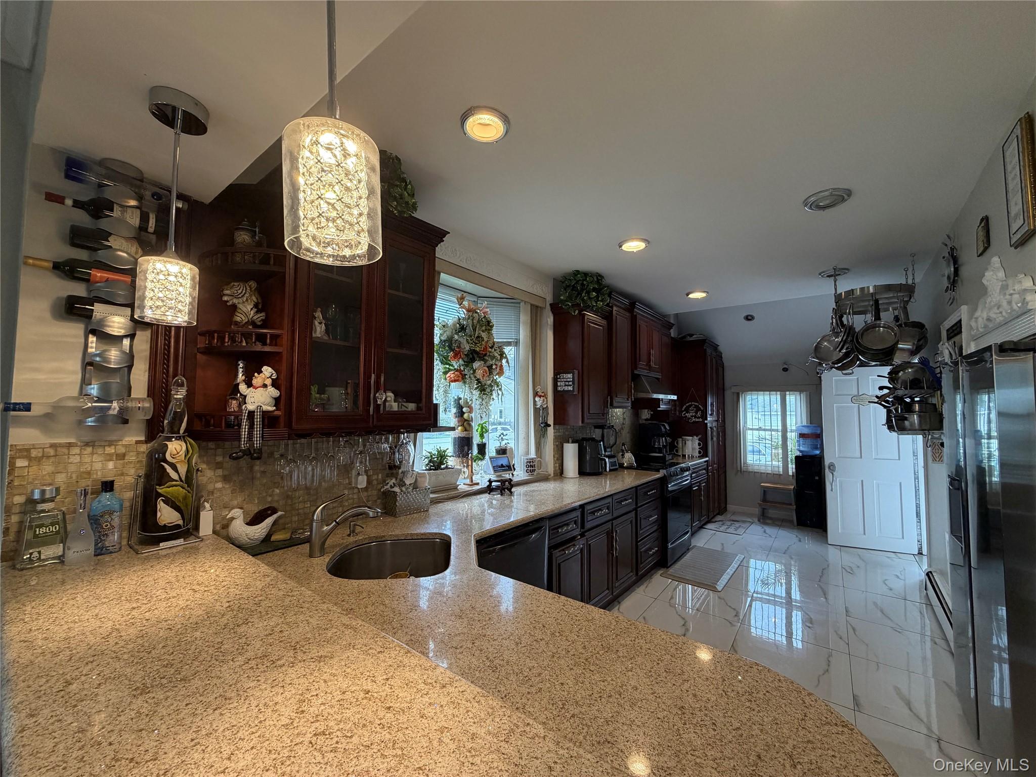 611 Park Avenue Property Photo 10