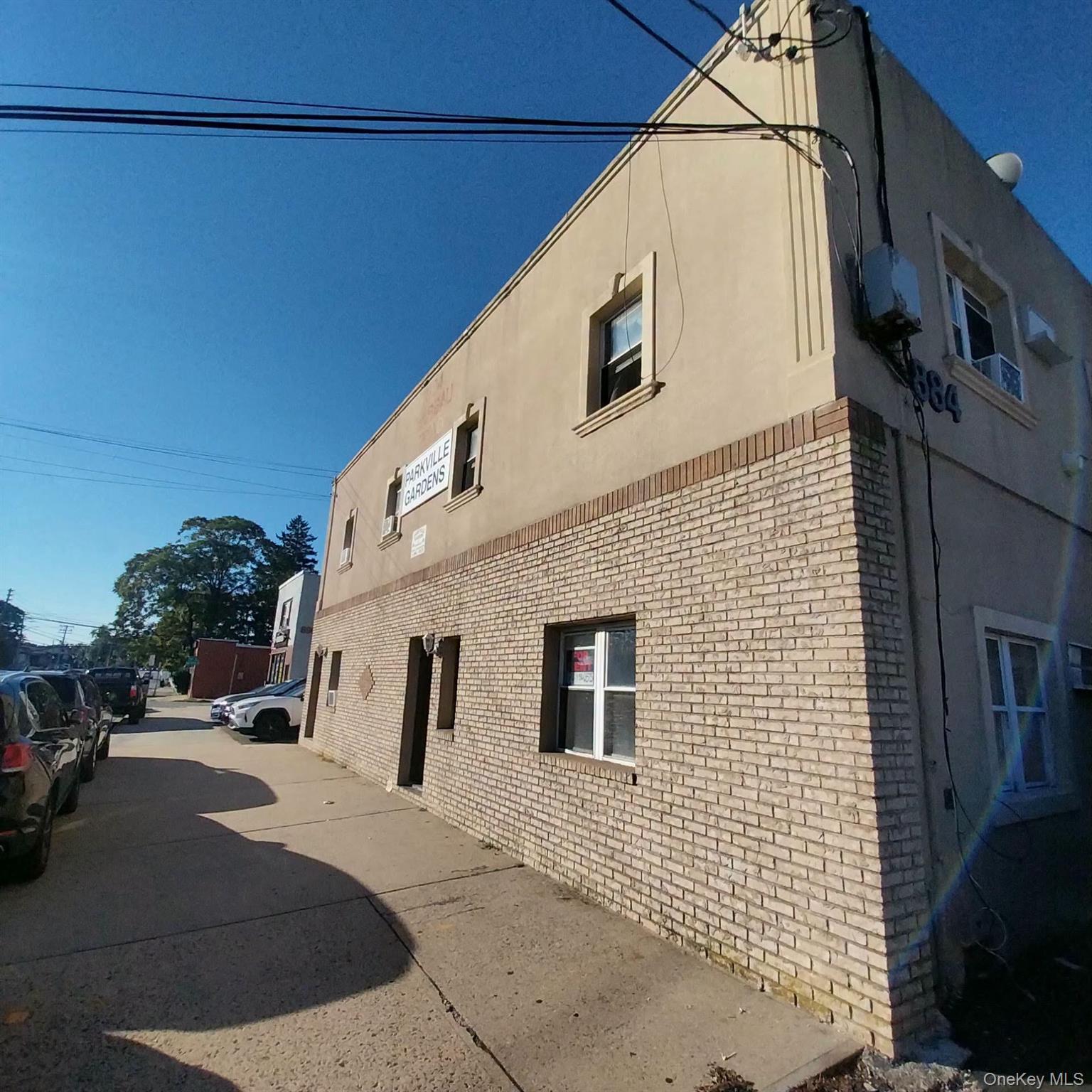 884 Nassau B Property Photo 2