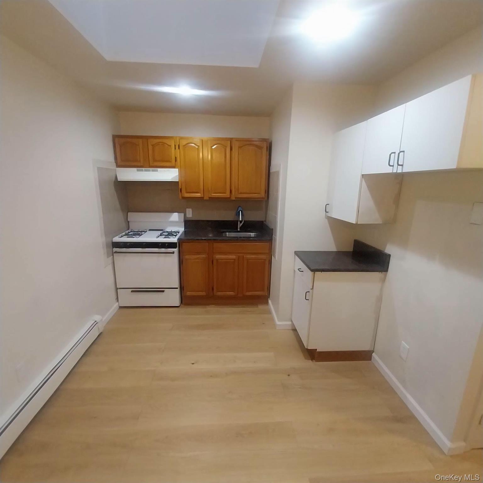 884 Nassau B Property Photo 13