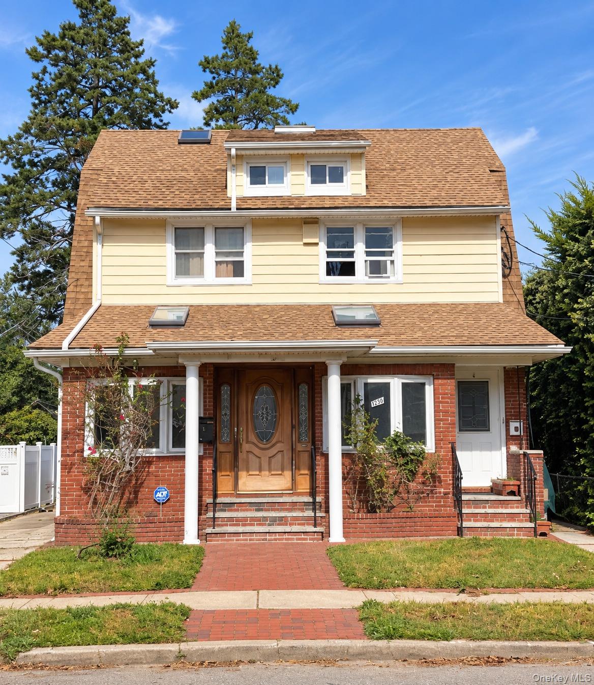 103 E Saint Marks Place Property Photo 1