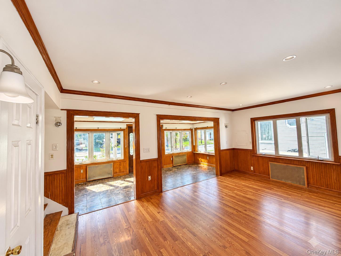 103 E Saint Marks Place Property Photo 2