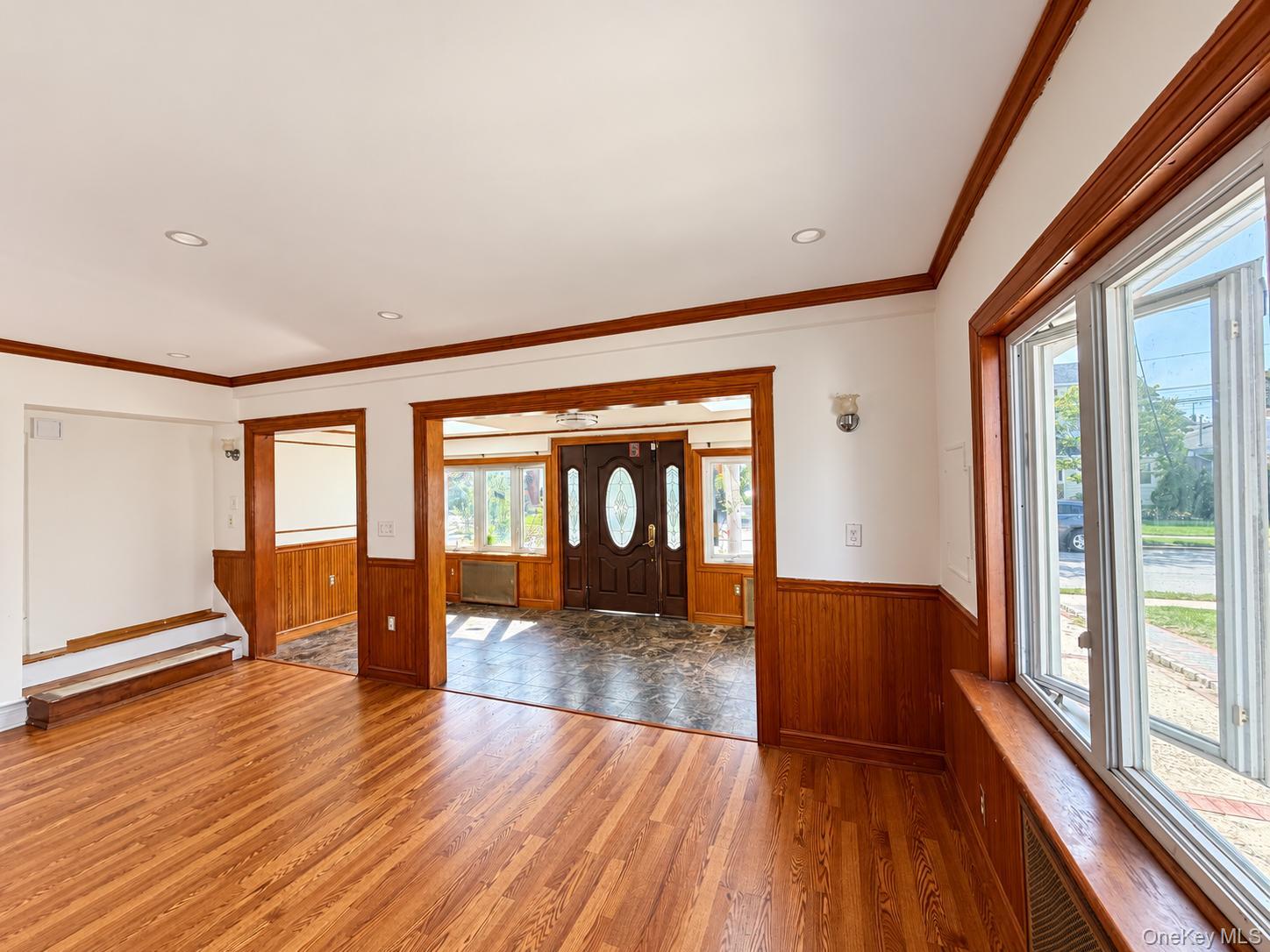 103 E Saint Marks Place Property Photo 3