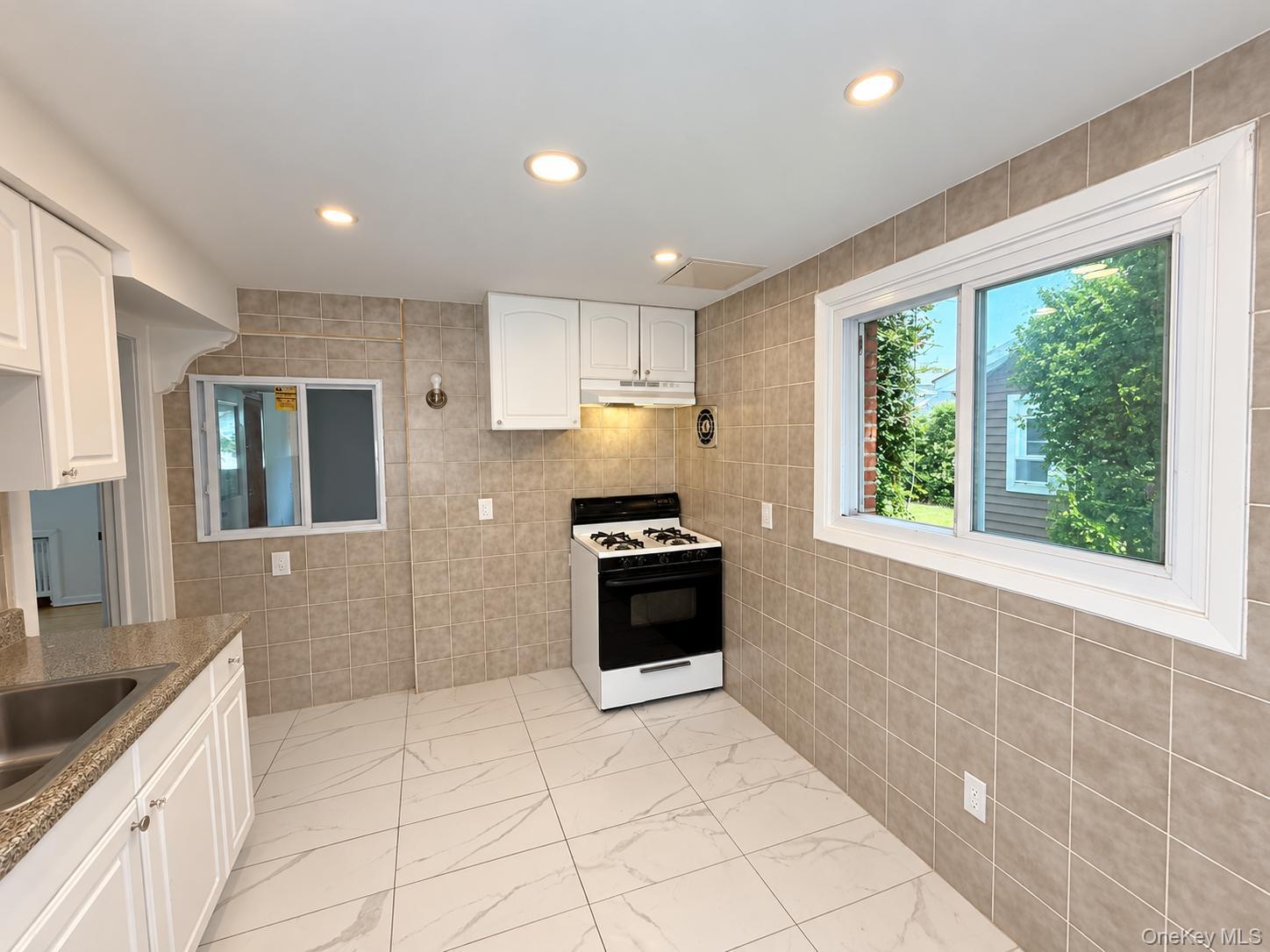103 E Saint Marks Place Property Photo 10