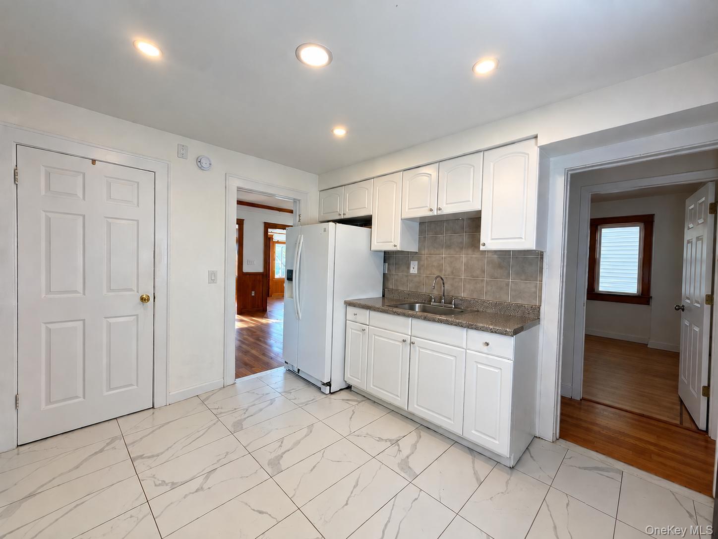 103 E Saint Marks Place Property Photo 11