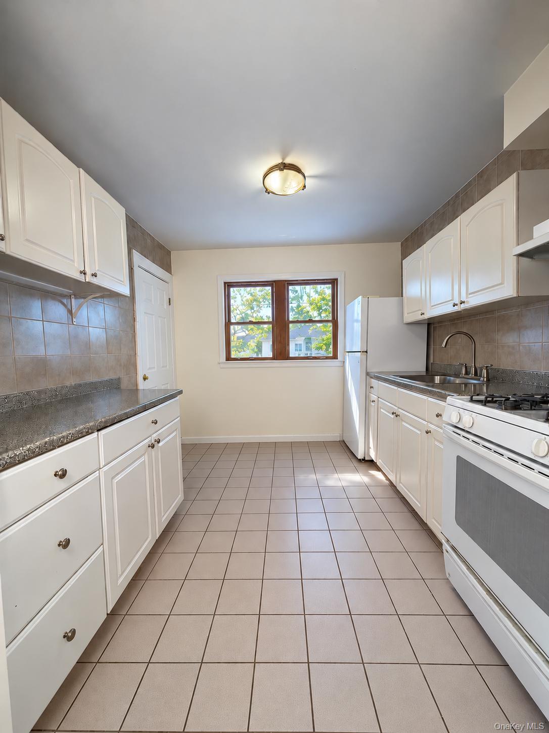 103 E Saint Marks Place Property Photo 14