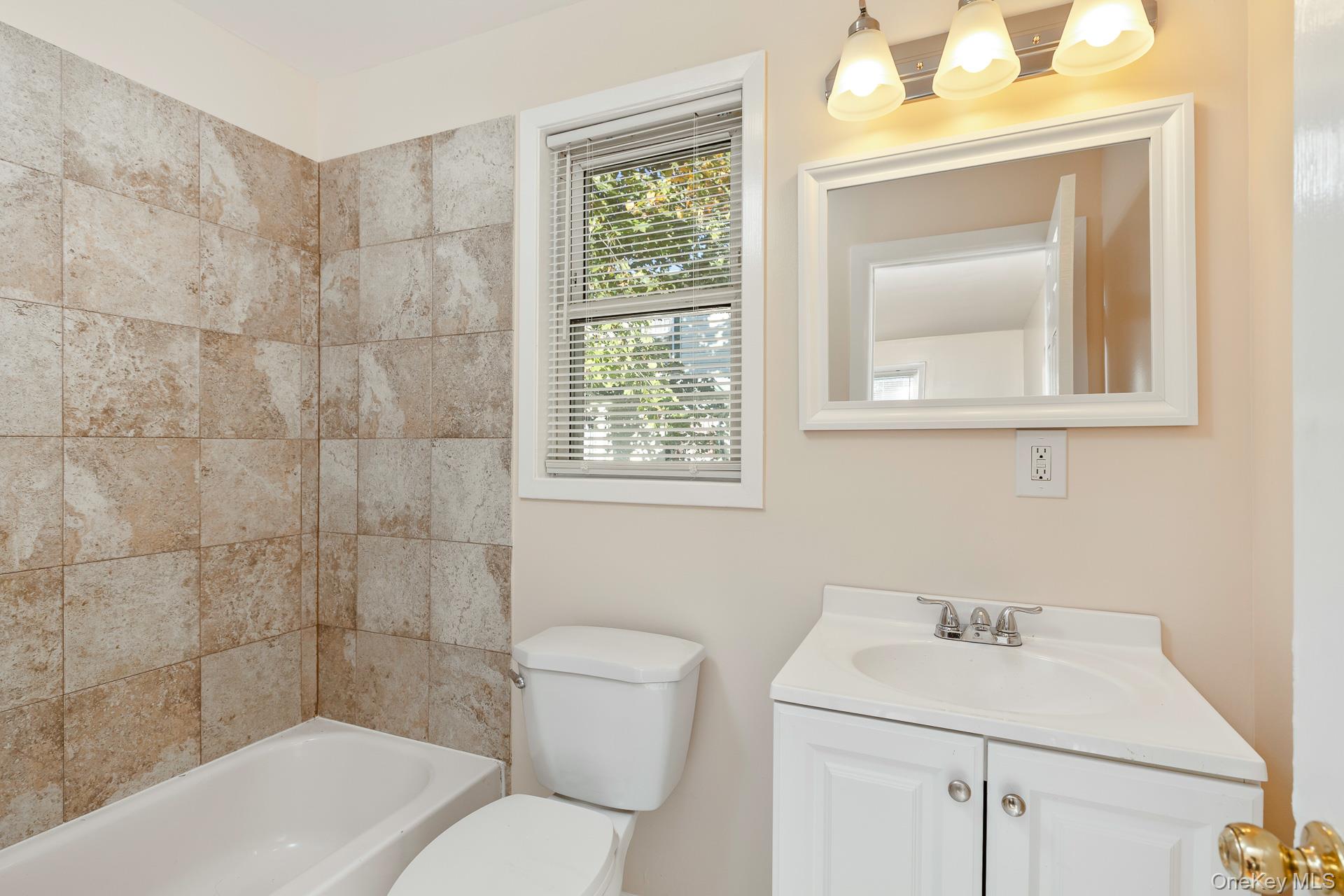 860 Flanders Road Property Photo 15
