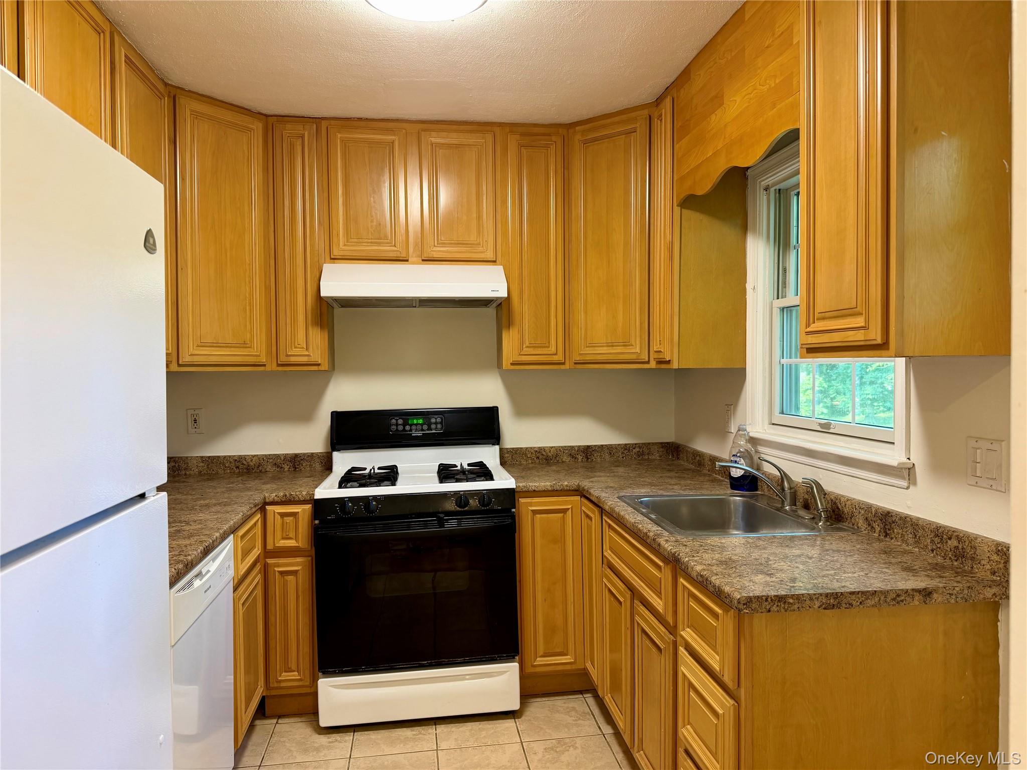 7 Gables Court Property Photo 1