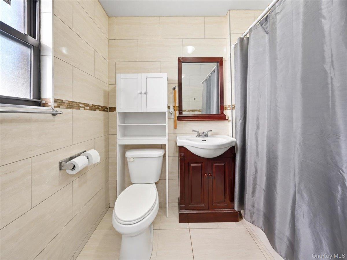 1027 E 231st Street Property Photo 3