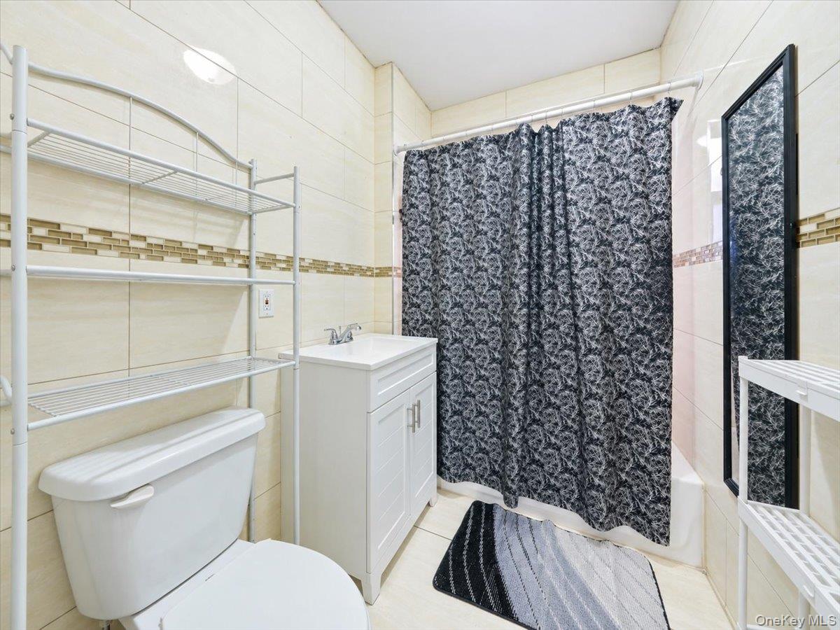 1027 E 231st Street Property Photo 6