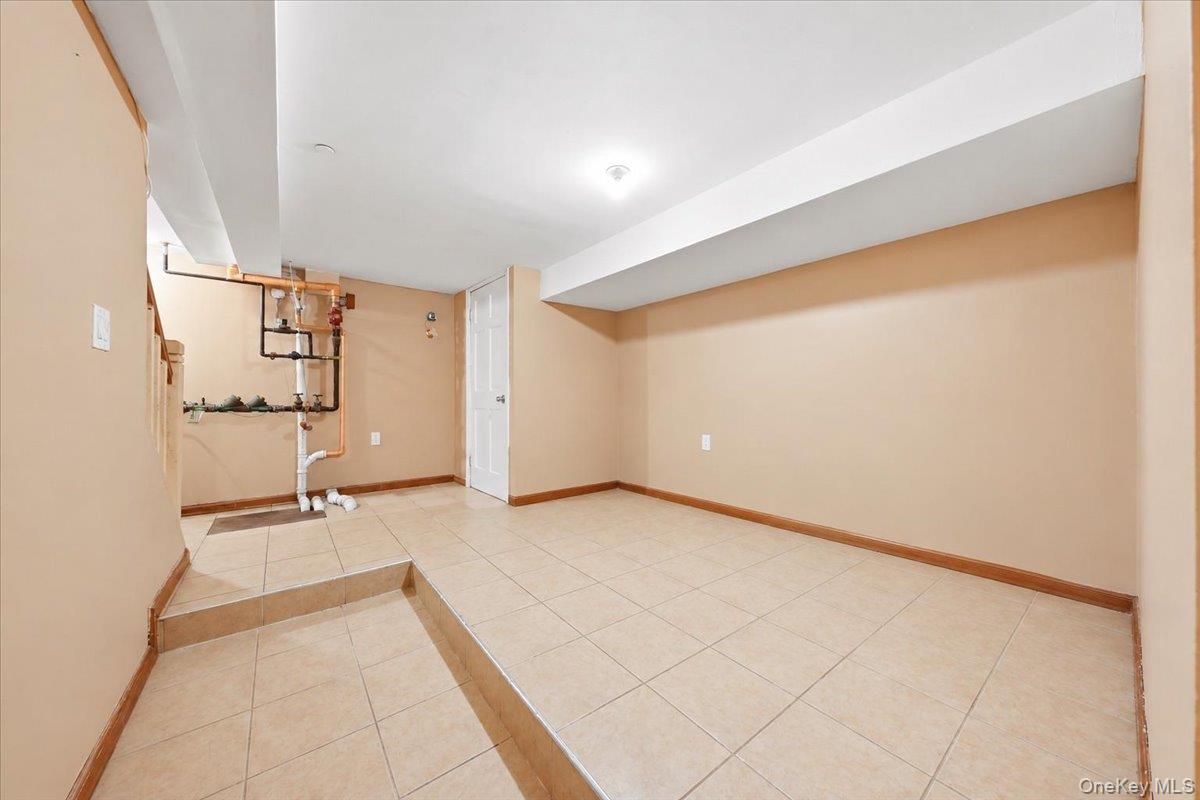 1027 E 231st Street Property Photo 34