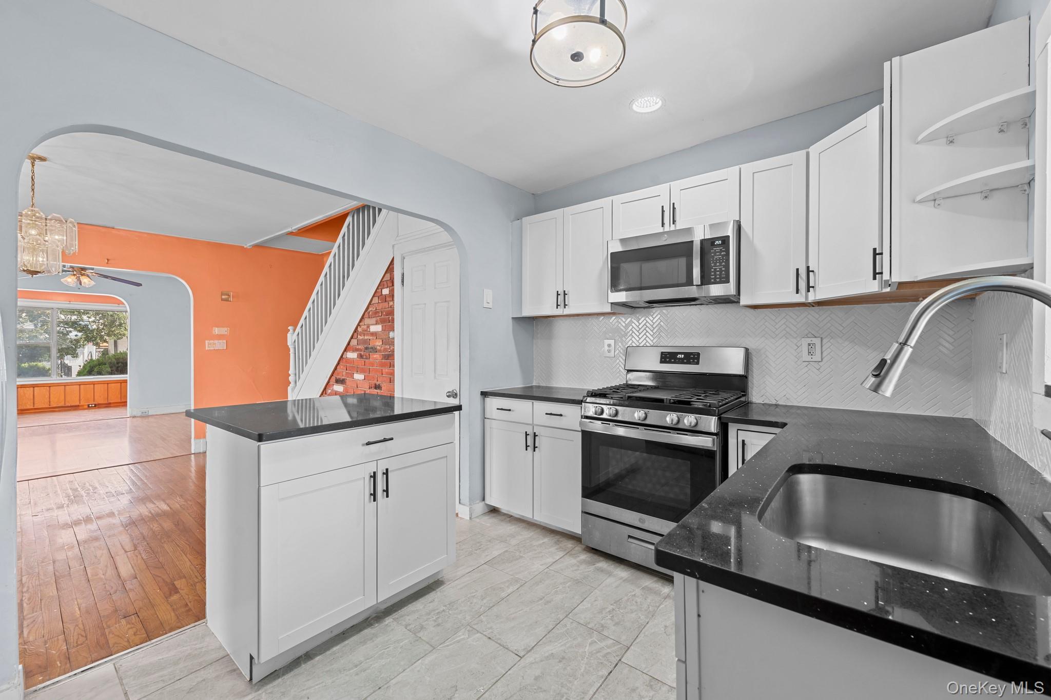 1356 Albany Avenue Property Photo 2