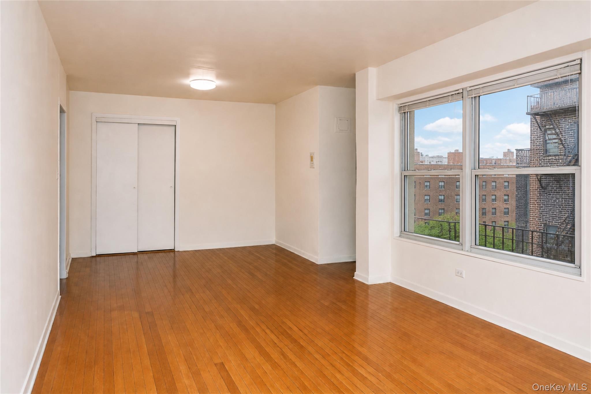 4240 Bowne Street 4d Property Photo 2