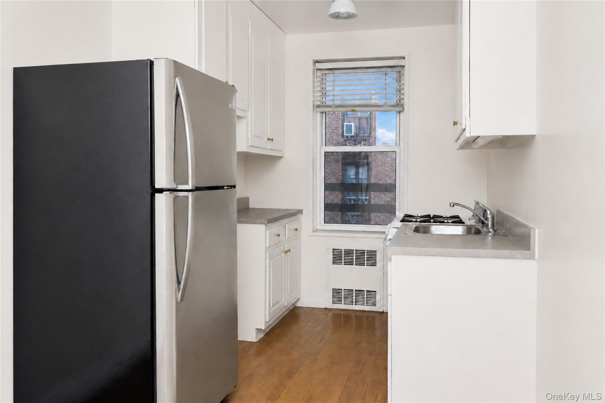 4240 Bowne Street 4d Property Photo 3