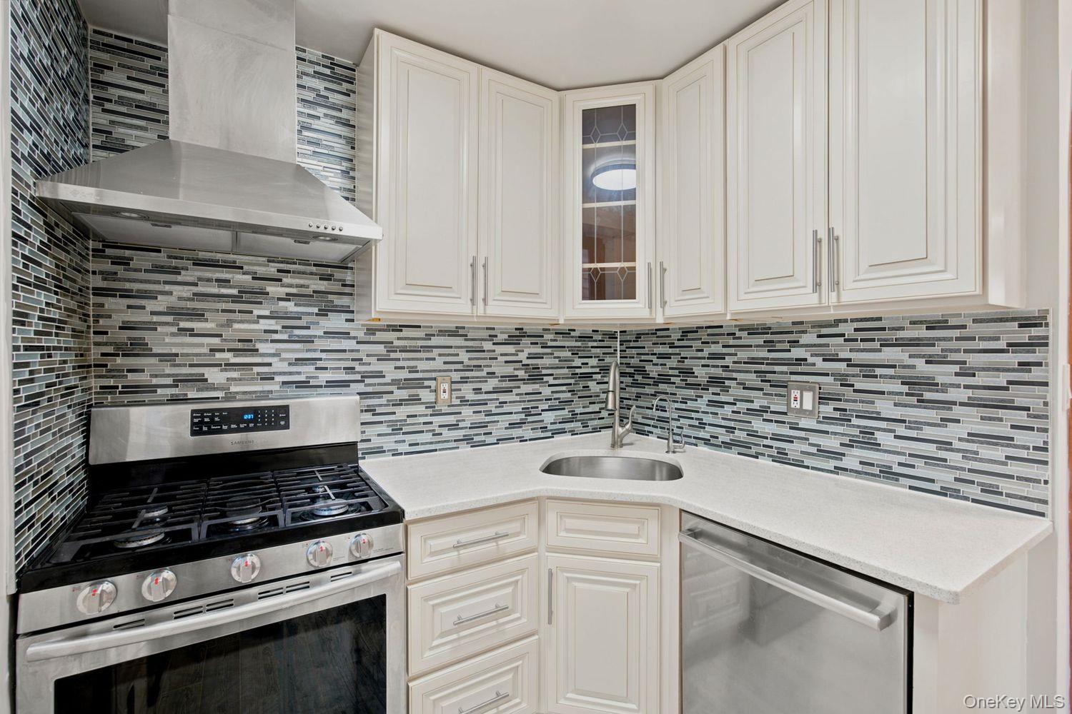 50-21 39th Place 2e Property Photo 5