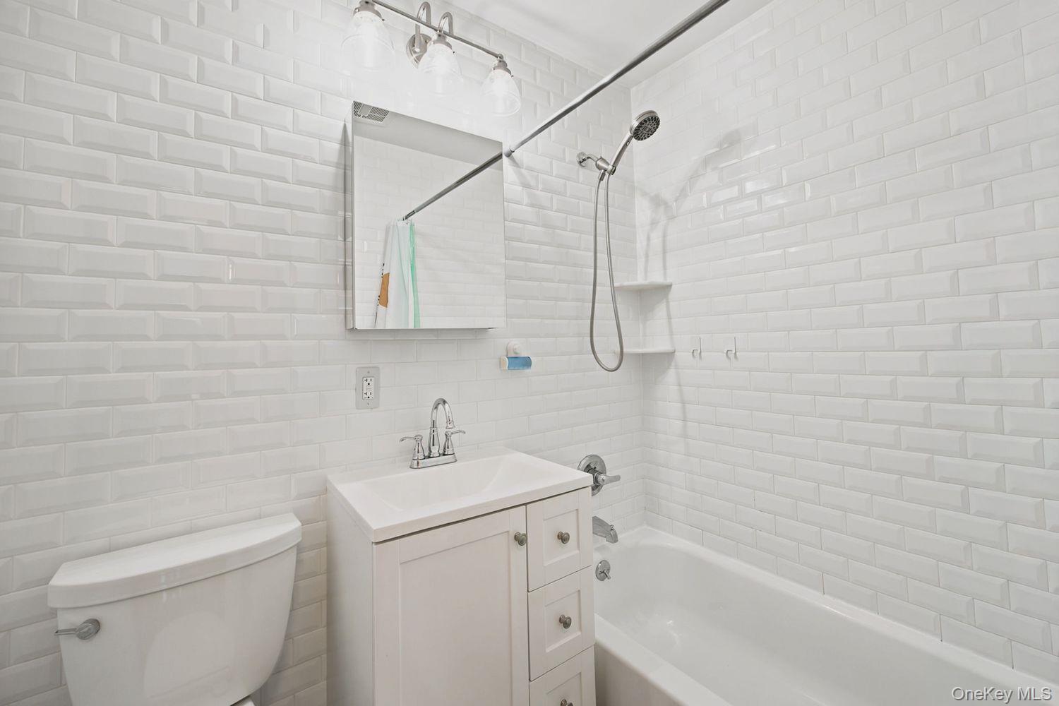 50-21 39th Place 2e Property Photo 11