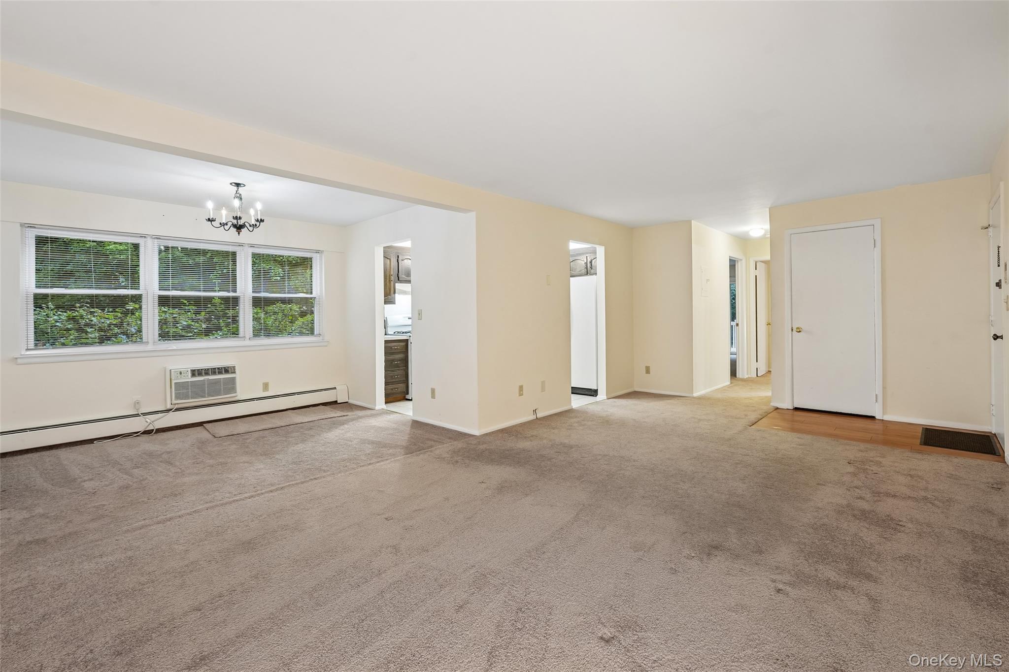 192 Doxbury Lane Property Photo 3