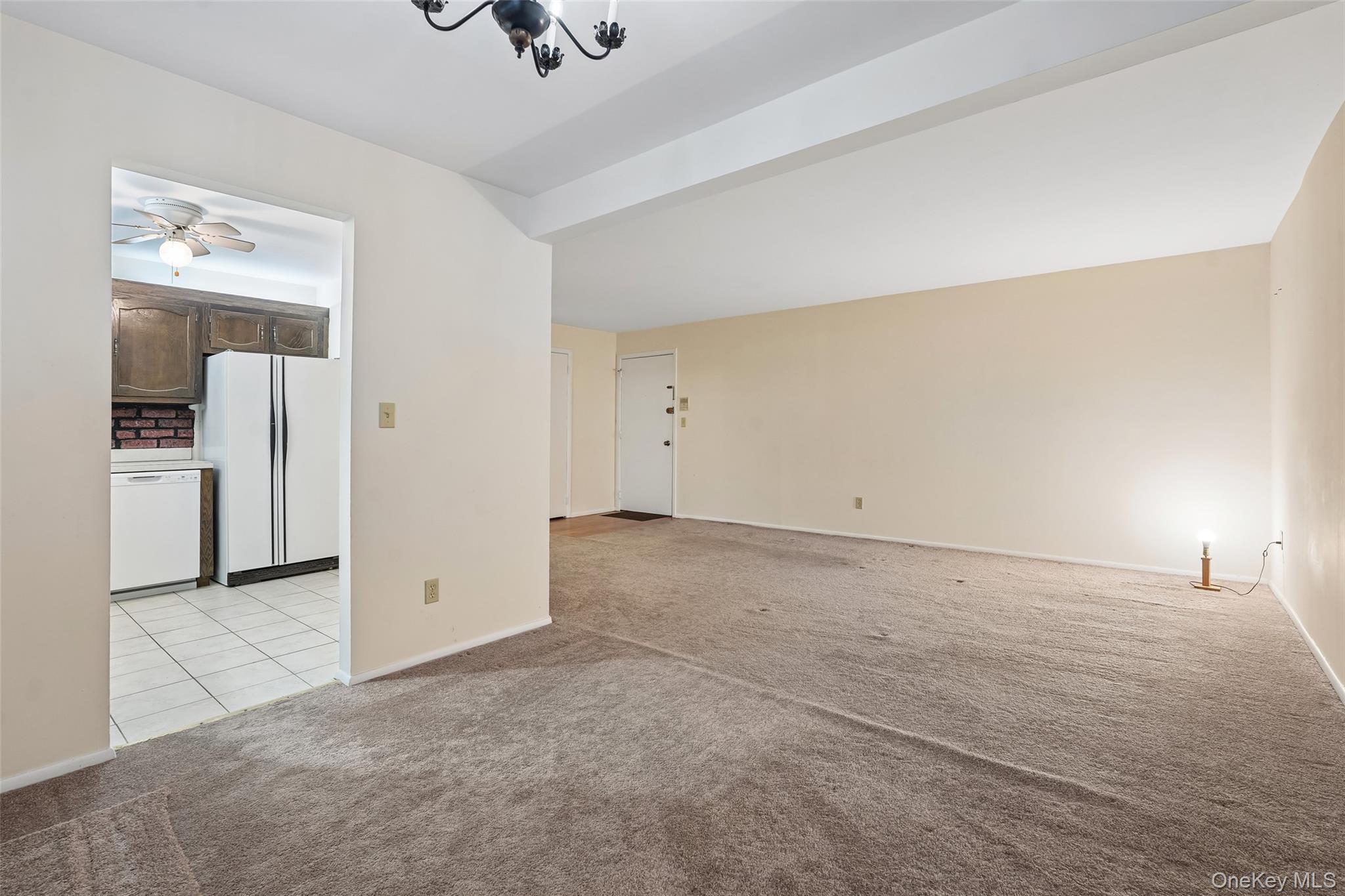 192 Doxbury Lane Property Photo 7