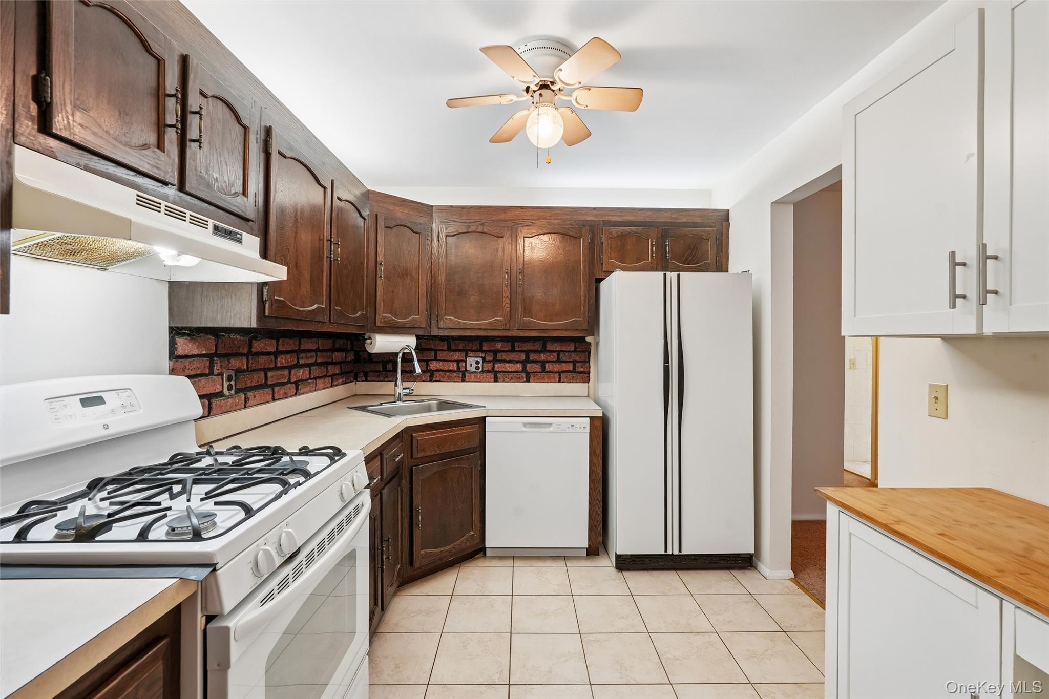 192 Doxbury Lane Property Photo 8