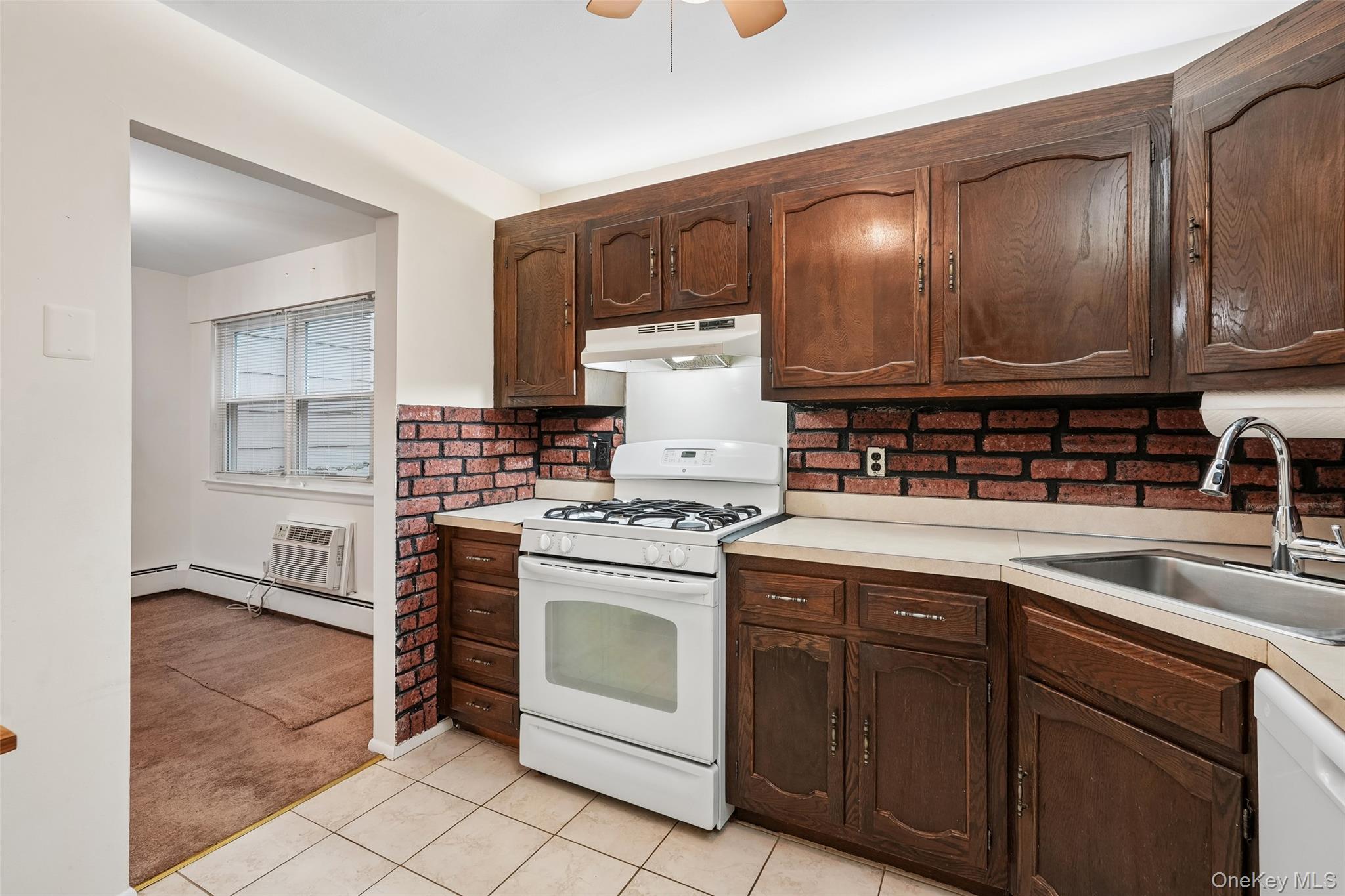 192 Doxbury Lane Property Photo 10