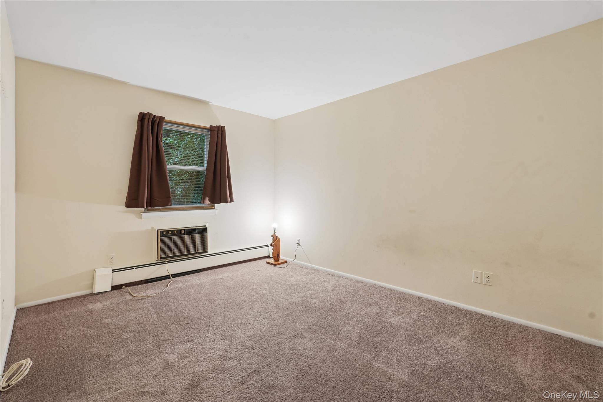 192 Doxbury Lane Property Photo 16