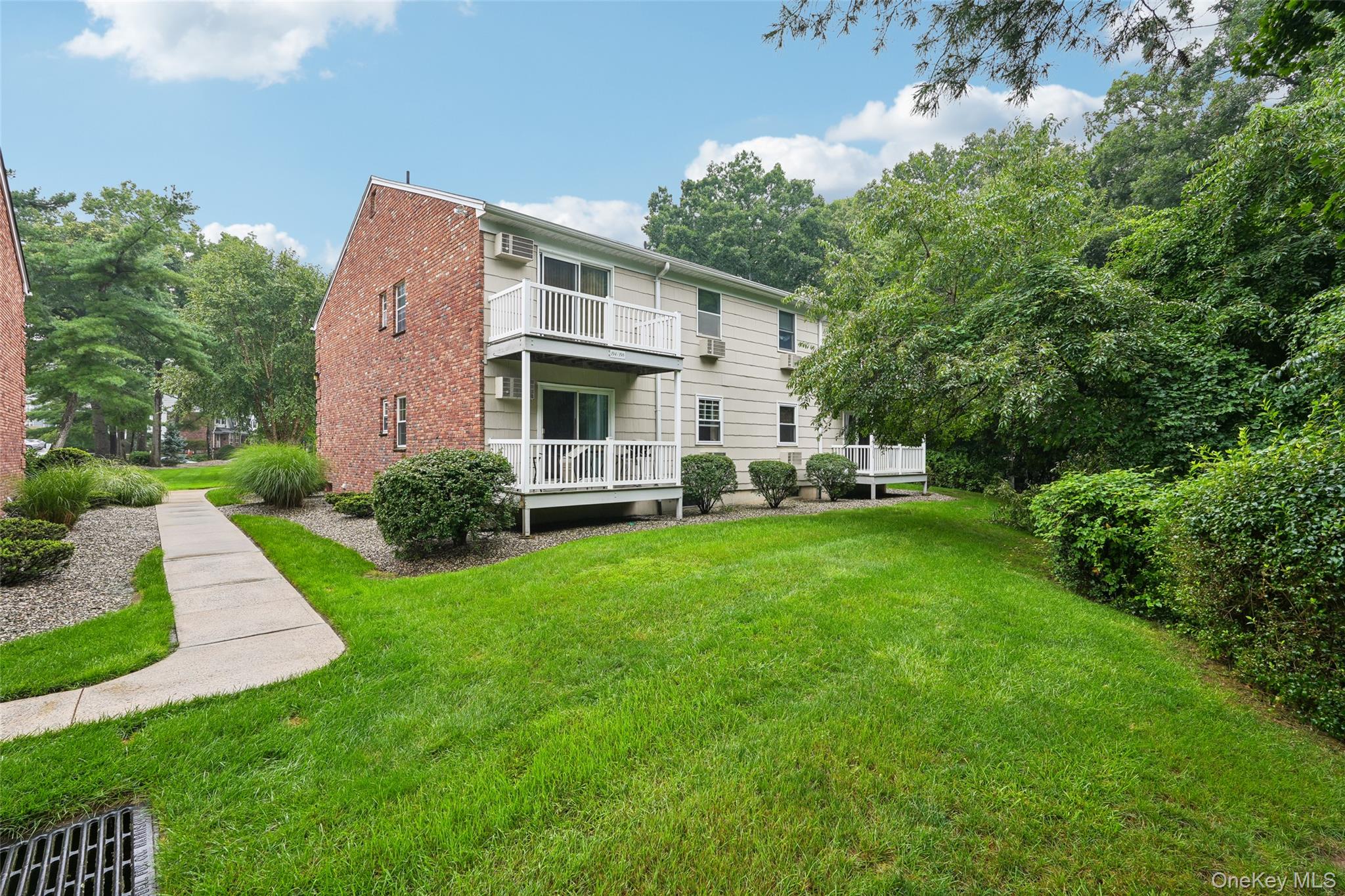 192 Doxbury Lane Property Photo 22