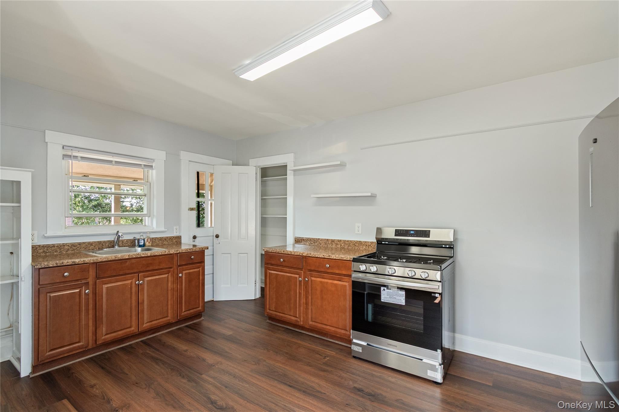 26 S Bayles Avenue 2n Property Photo 7