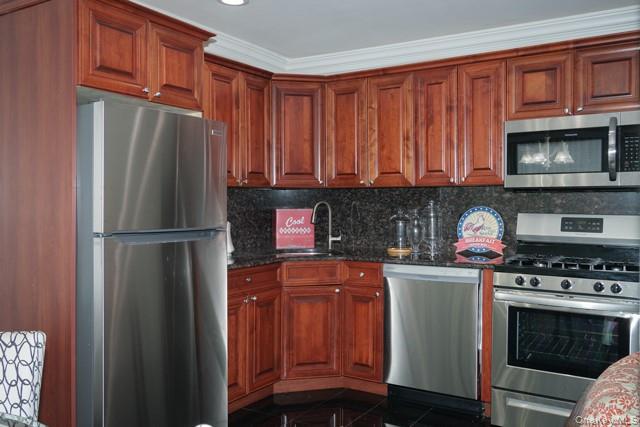 227 Lakeland Avenue 2-2d Property Photo 3