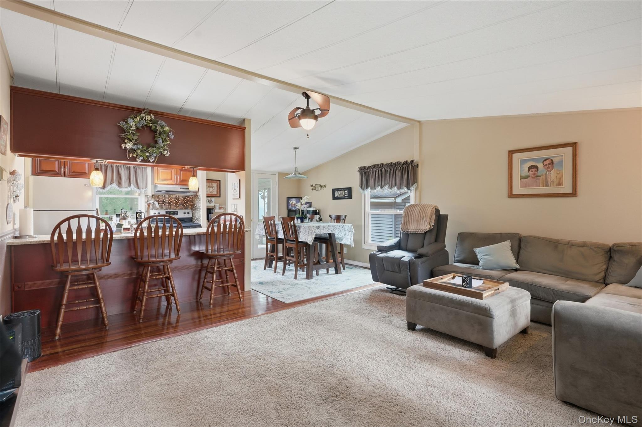 4 Seneca Lane Property Photo 6
