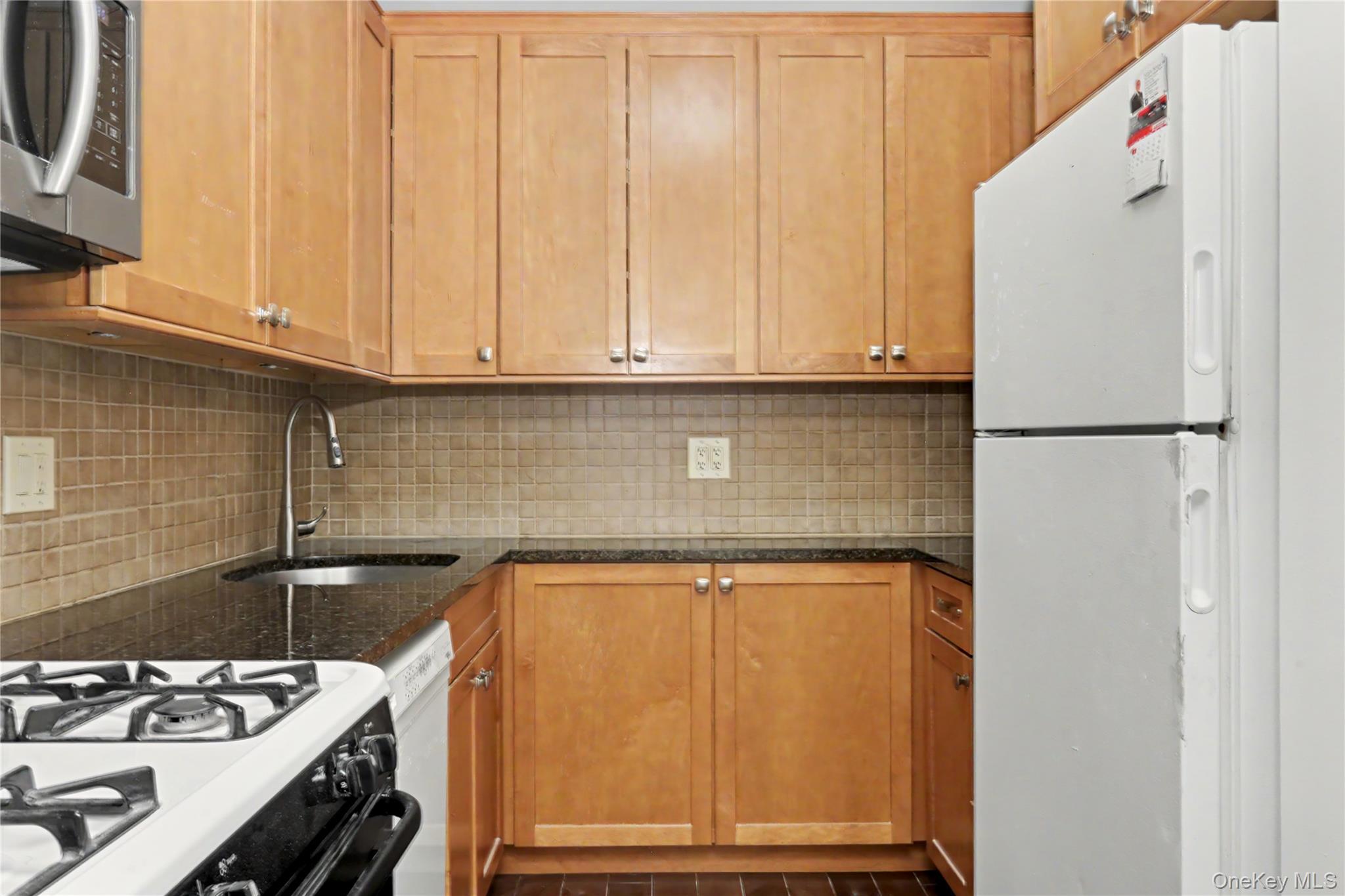 60 Barker 323 Property Photo 10