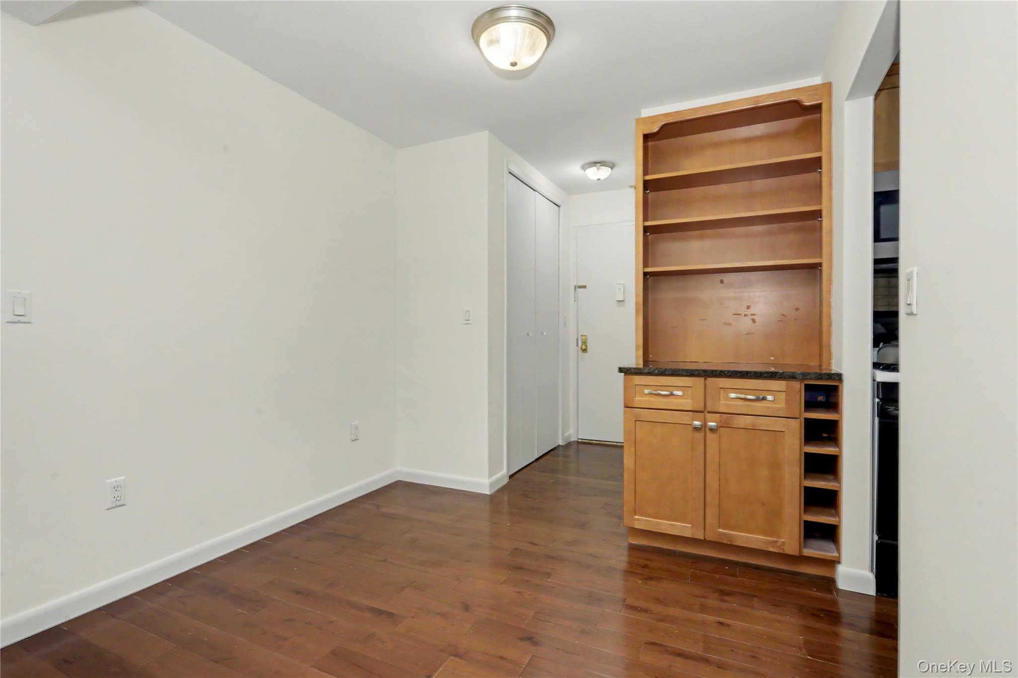 60 Barker 323 Property Photo 11