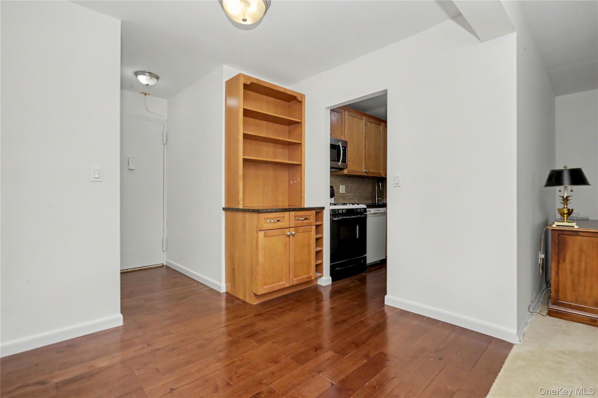 60 Barker 323 Property Photo 12