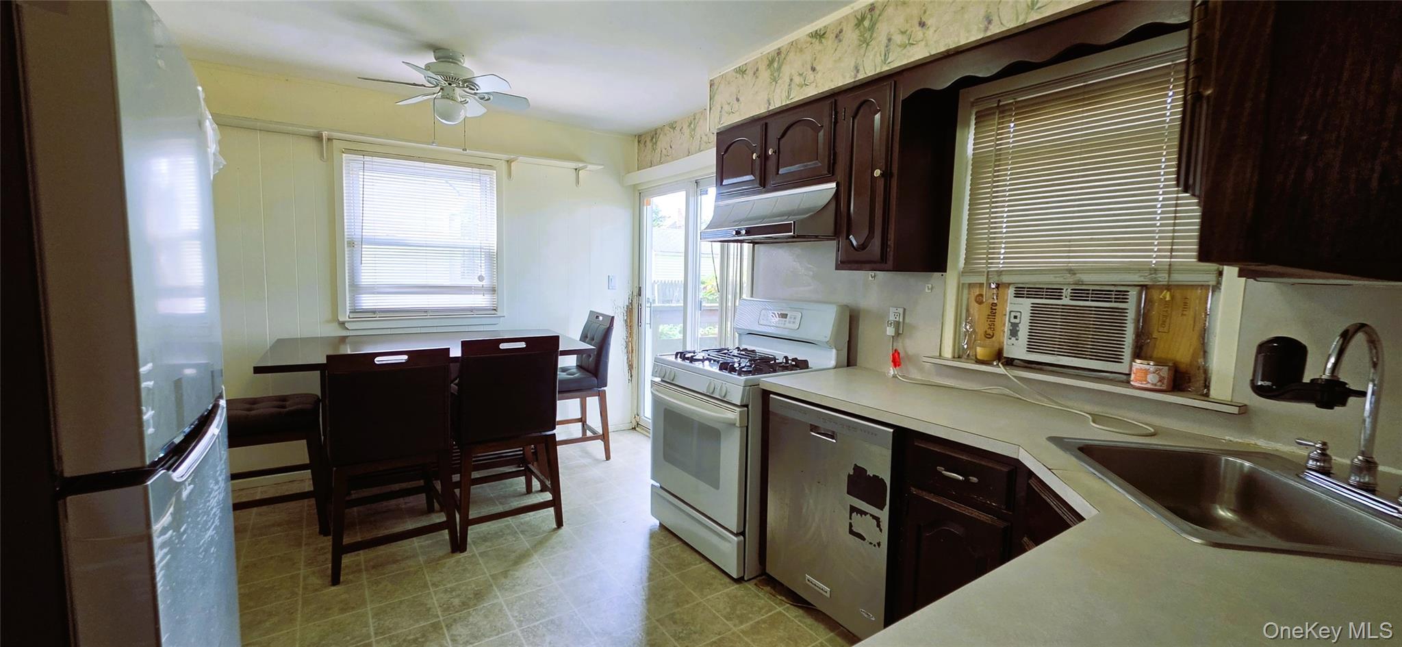 12 Robert Street Property Photo 7