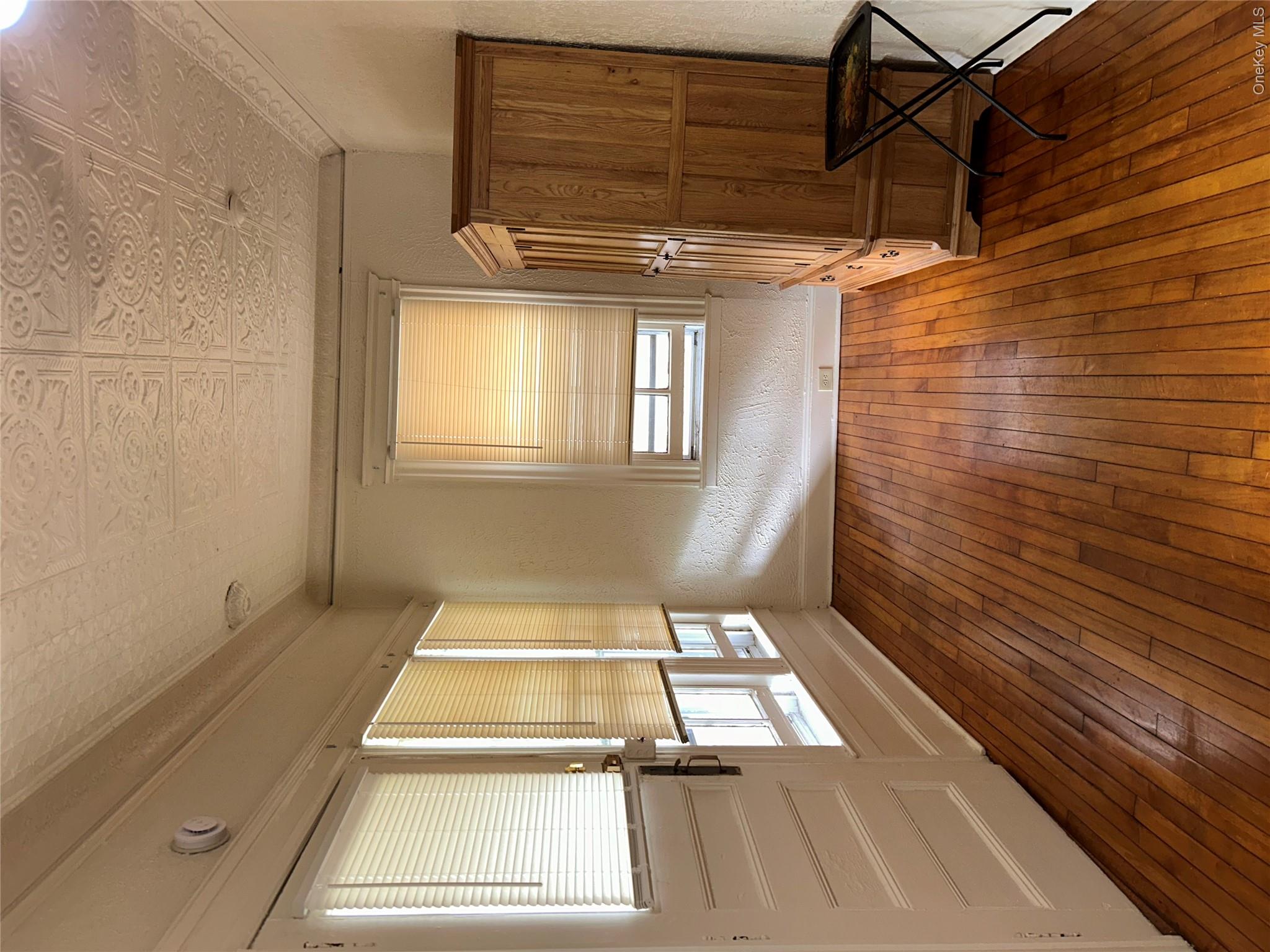1044325 Property Photo 1