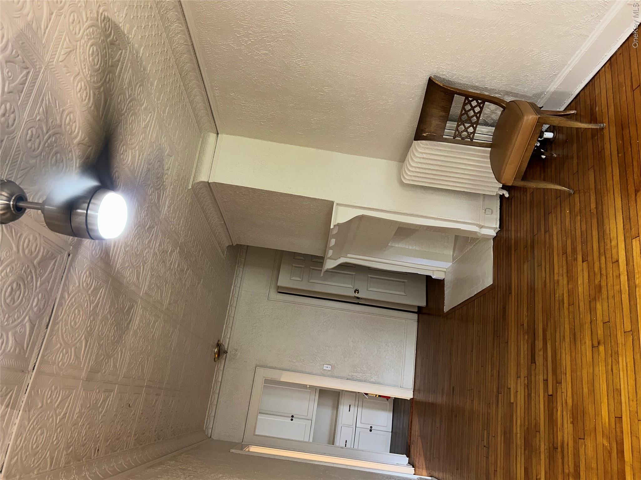 1044325 Property Photo 3