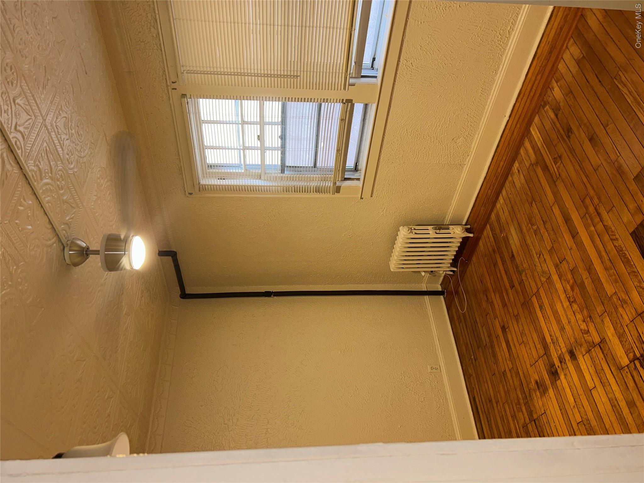 1044325 Property Photo 4
