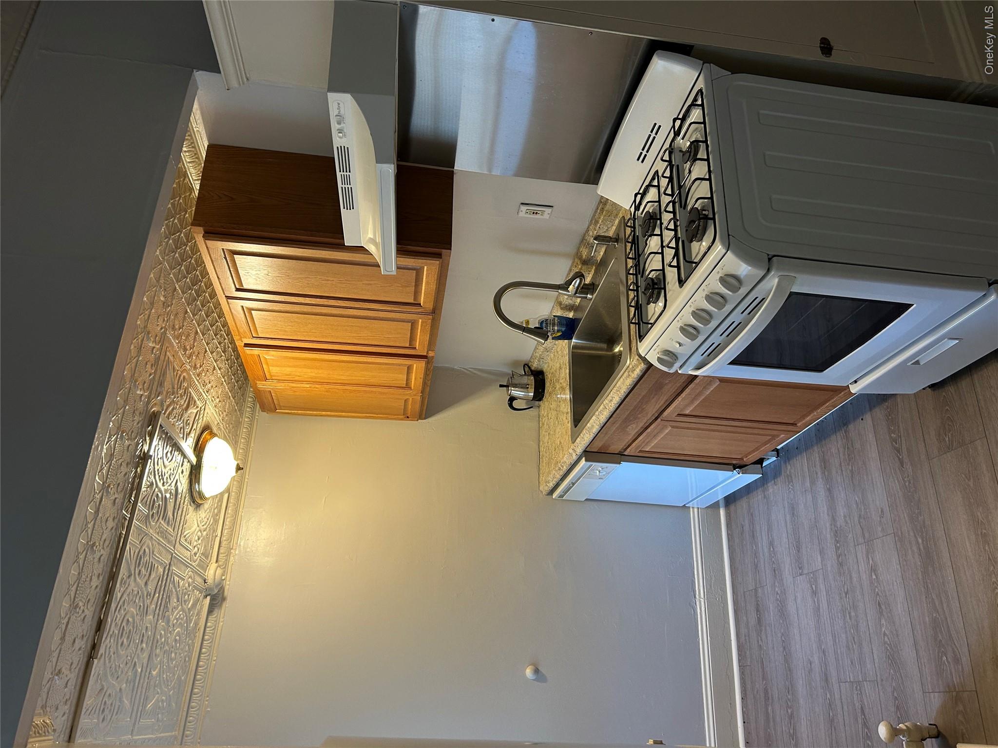 1044325 Property Photo 5