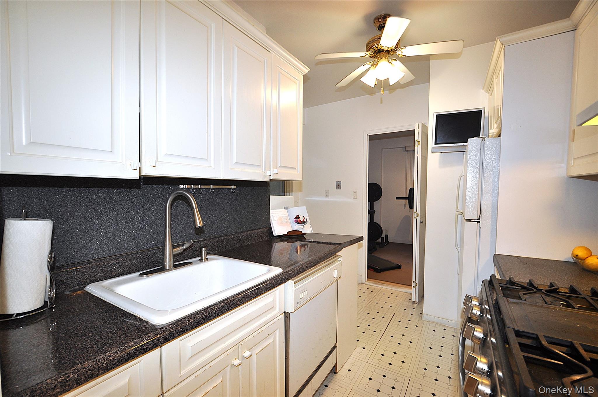 230 Garth Road 3b1 Property Photo 13