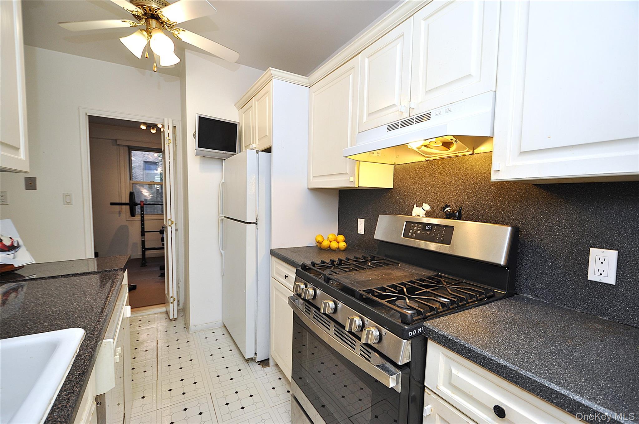 230 Garth Road 3b1 Property Photo 16